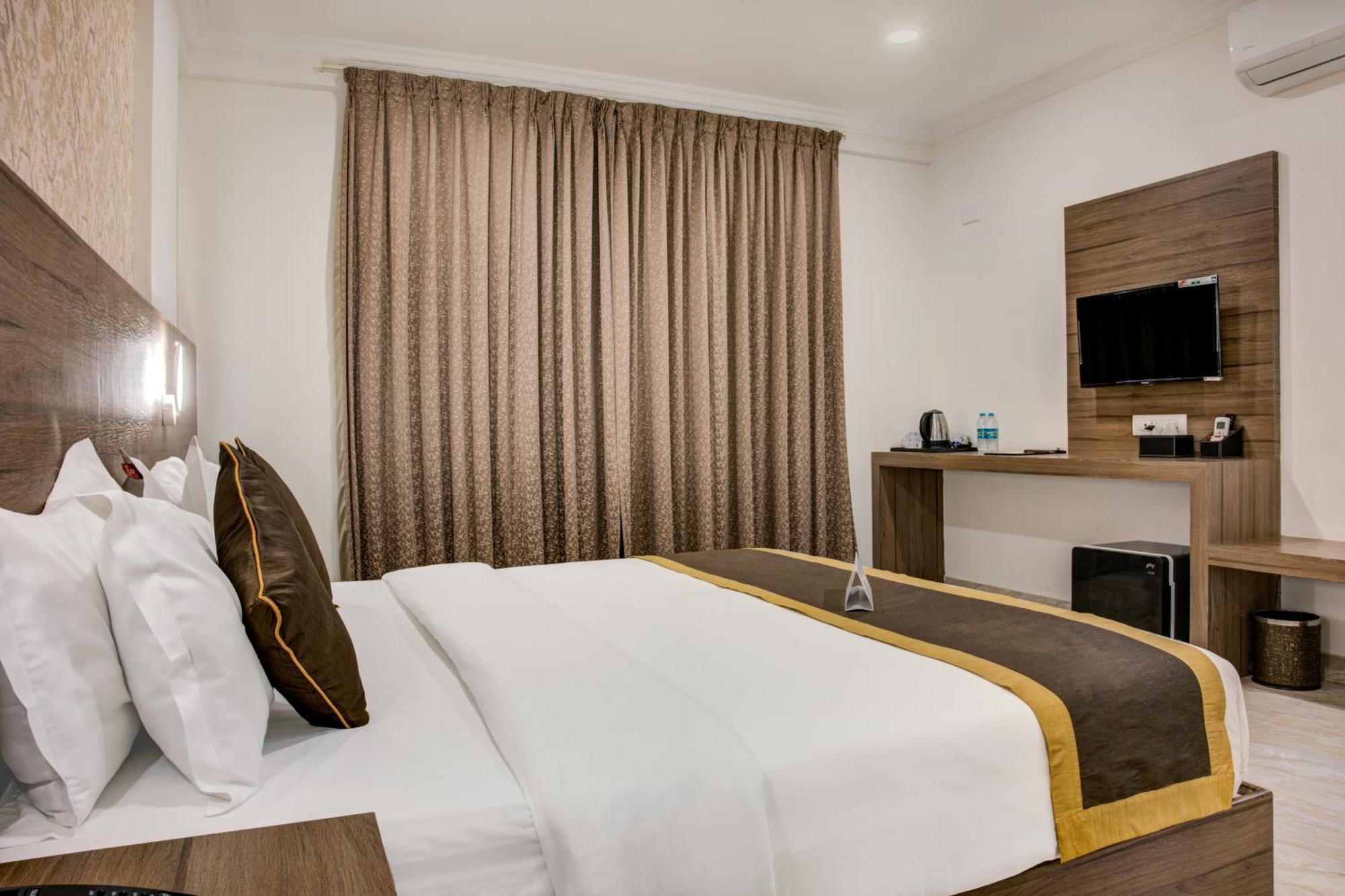 Hotel Sterling Inn Bangalore International Airport Yelahanka Exterior photo